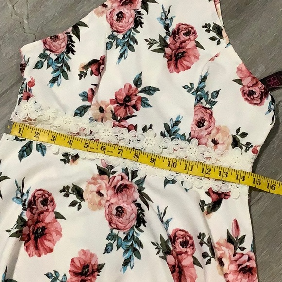 White & pink floral skater dress - Picture 6 of 7